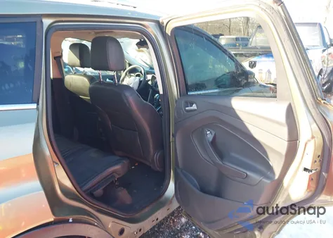 2013 Ford Escape Titanium z USA, uszkodzony, nr VIN 1FMCU0J96DUD41797